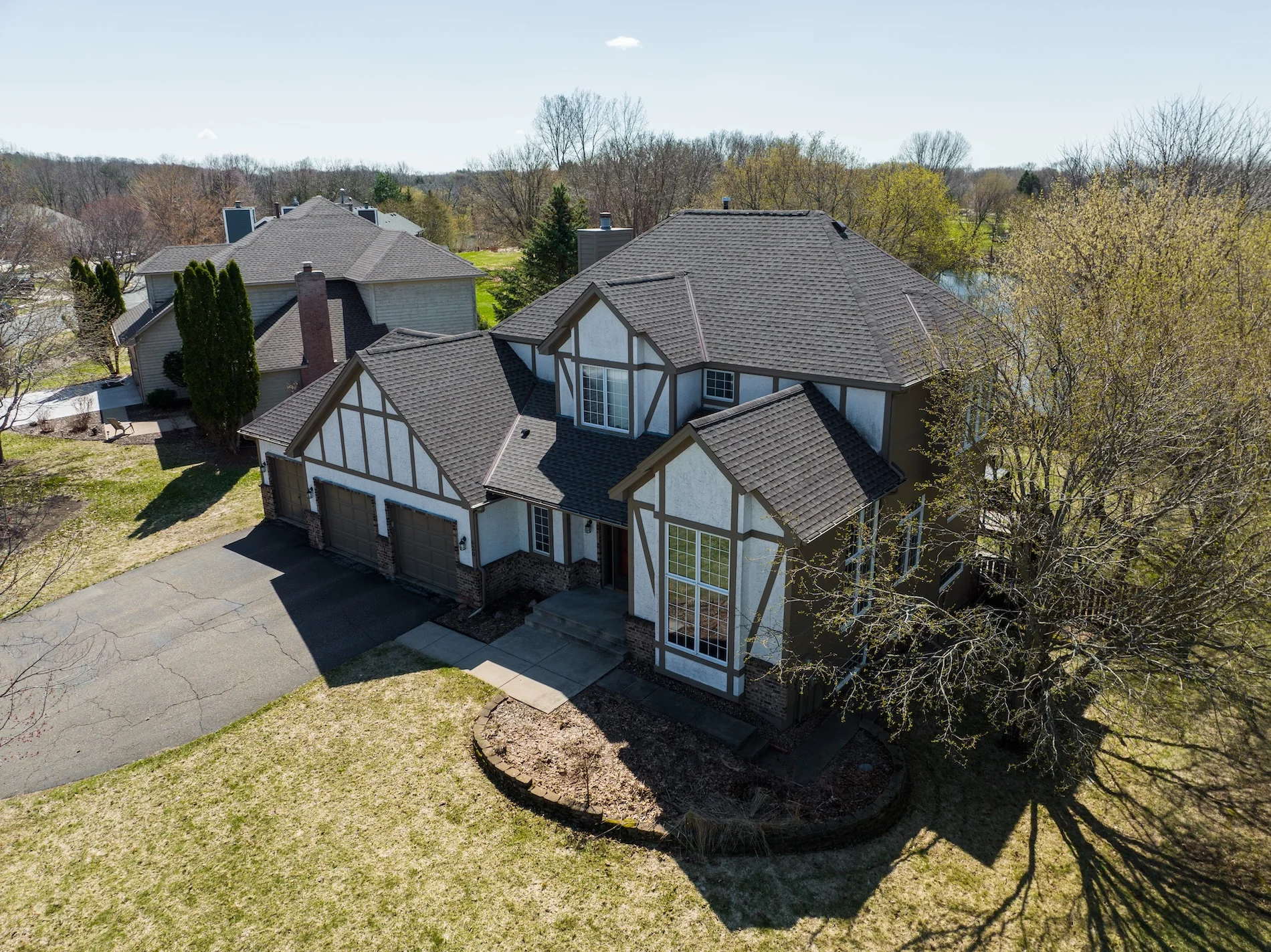 Luxury home roof replacement project
